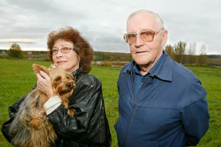 Riekot Säätiö sai vastaanottaa tähän asti merkittävimmän lahjoituksen, kun Jorma ja Annikki Riekko olivat testamentissaan määränneet omaisuutensa luovutettavaksi säätiölle. Omaisuuden arvo on noin 200 000 euroa. Jälkisäädöksen määräysten mukaisesti säätiön on perustettava varoista erillinen Jorma ja Annikki Riekon rahasto, josta voidaan myöntää apurahoja Lapista lähtöisin olevien kuvataitelijoiden ammatilliseksi edistämiseksi ja tunnustukseksi taiteellisesta toiminnasta. Pentti Vuosaaren vuonna 2004 ottamassa kuvassa Annikki ja Jorma Riekko (Lapin Kansan kuva-arkisto).